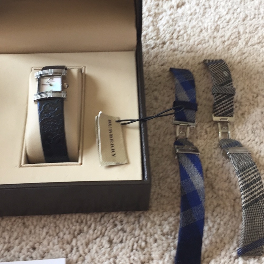 Burberry Women’s 3 bands watch AUTHENTIC